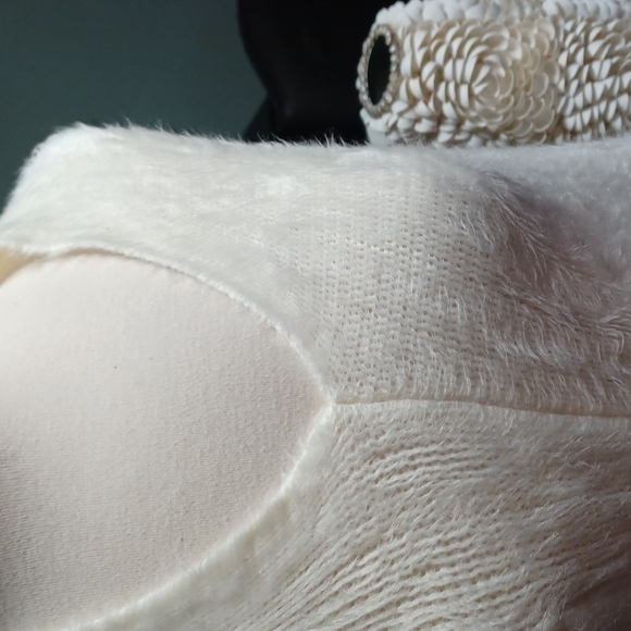 Poncho - Picture 4 of 6